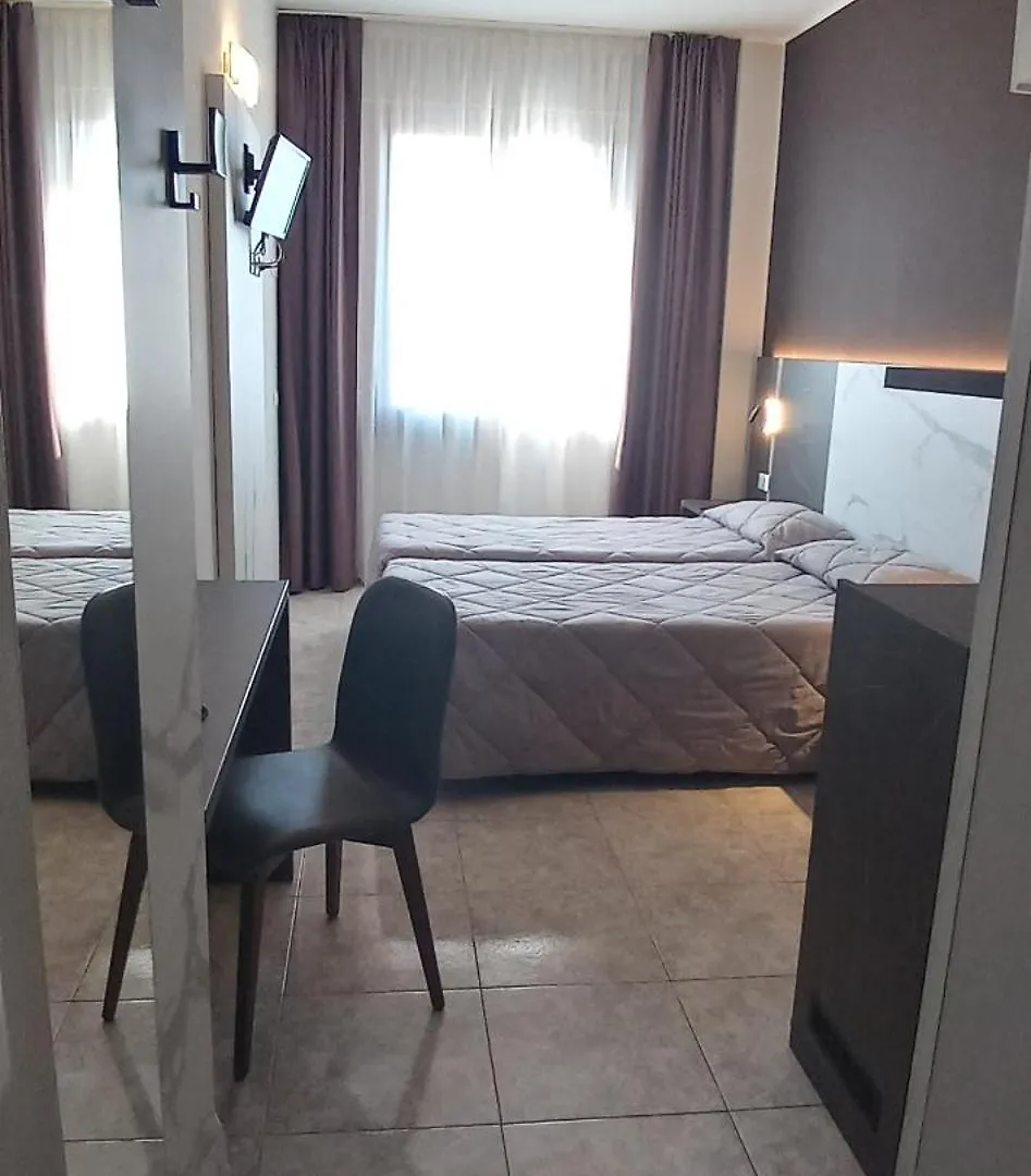 Hotel Mistral Milano 3*,