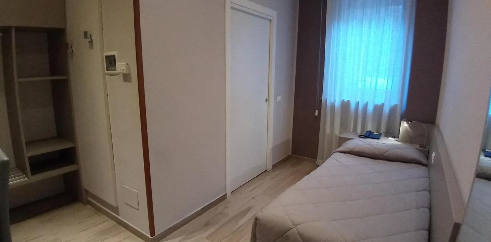 Hotel Mistral Milano 3*,  Italia
