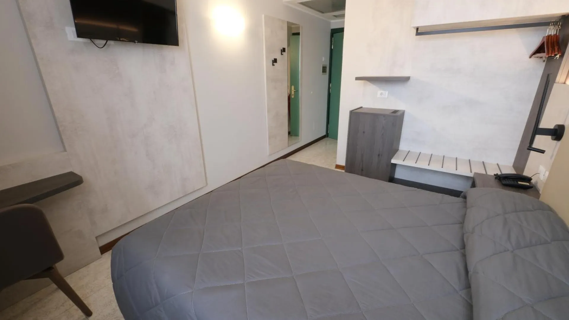 Hotel Mistral Milano 3*,
